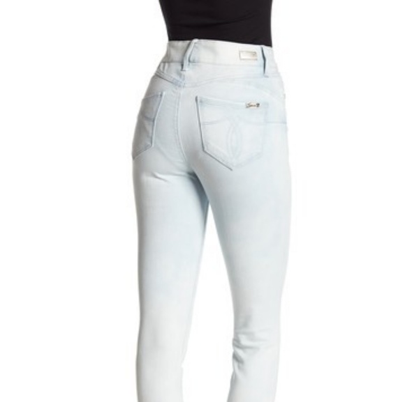 🆕️SEVEN High Rise Booty-Shaper Skinny Jeans🆕️ - Picture 3 of 6